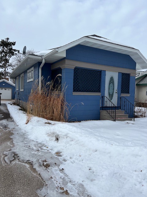 736 Churchill Street