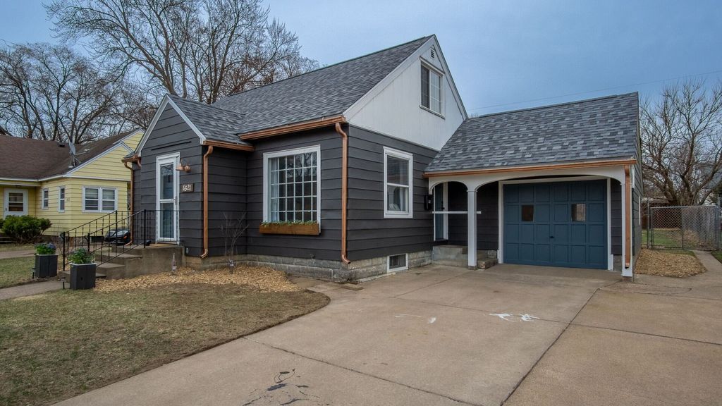 Photo of 1621 Highland Avenue, Eau Claire, WI 54701 (MLS # 1599824)