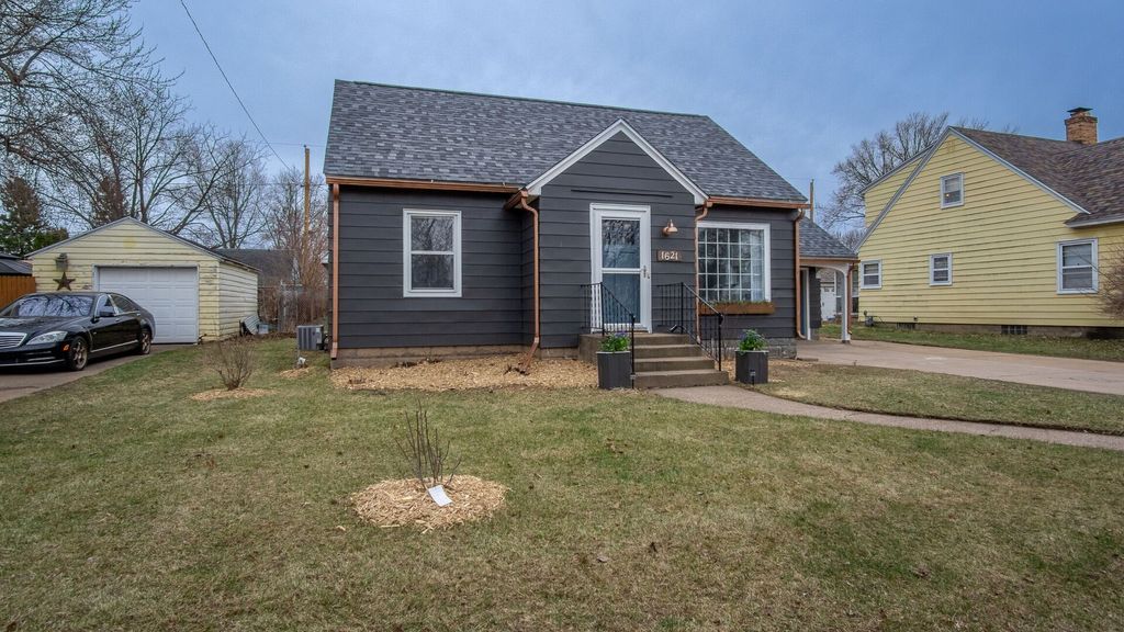 Photo of 1621 Highland Avenue, Eau Claire, WI 54701 (MLS # 1599824)