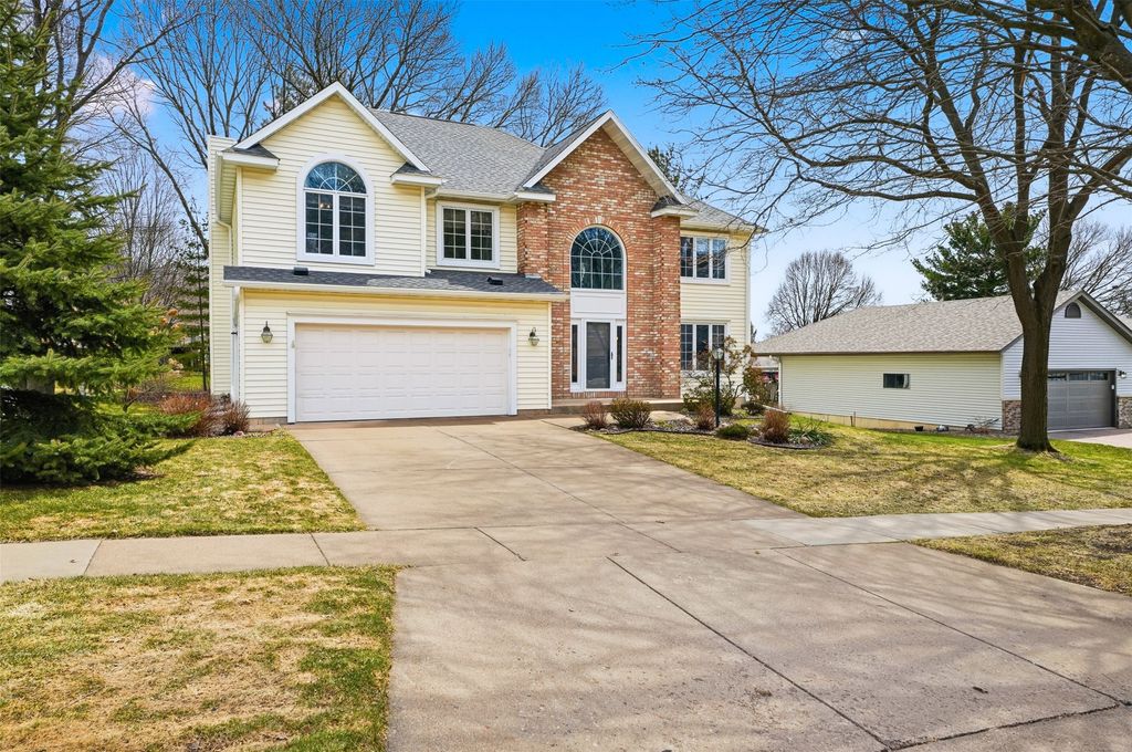 Photo of 1011 Thompson Drive, Altoona, WI 54720 (MLS # 1599948)