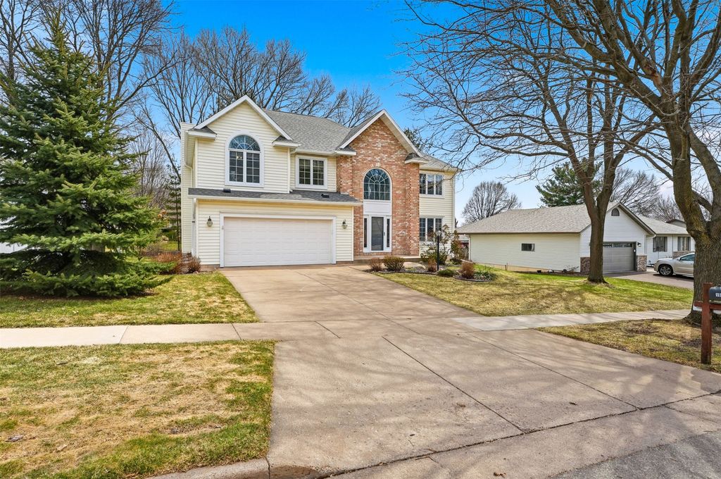 Photo of 1011 Thompson Drive, Altoona, WI 54720 (MLS # 1599948)