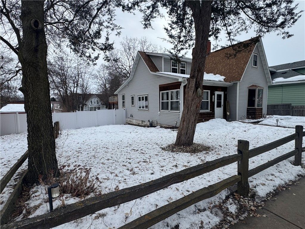 Photo of 508 Mcdonough Street, Eau Claire, WI 54703 (MLS # 1597922)