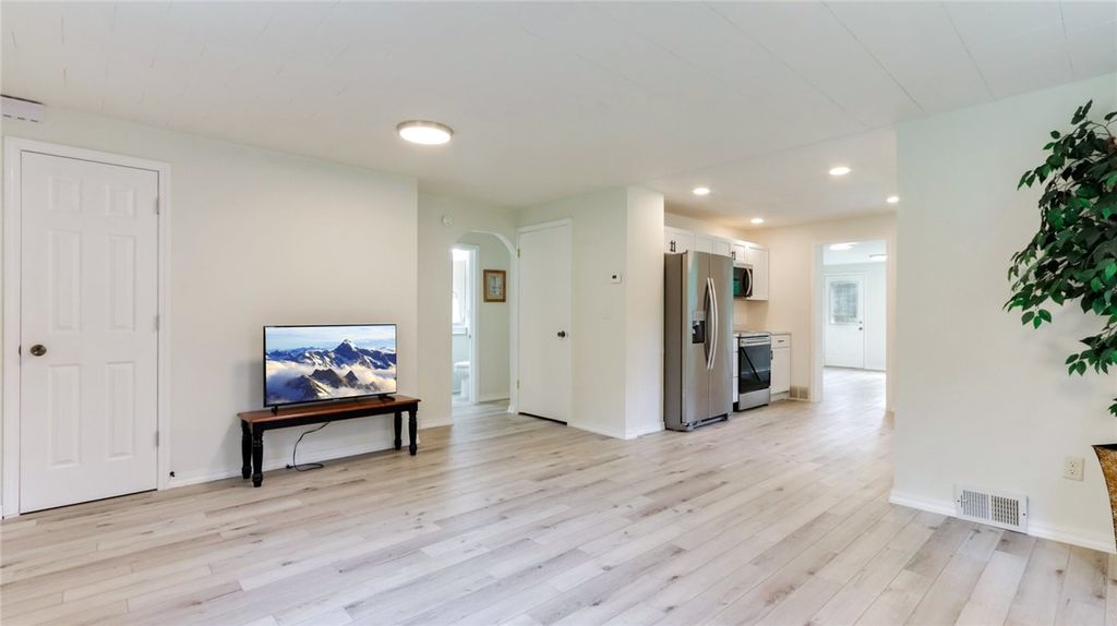 Photo of 1435 Mckinley Road, Eau Claire, WI 54703 (MLS # 1598815)