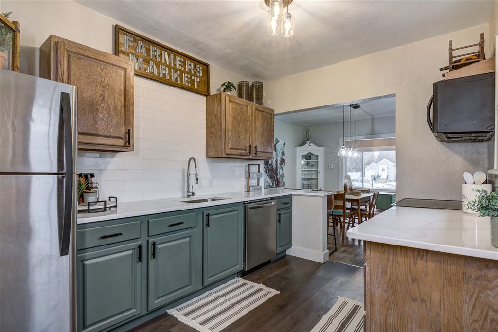 Photo of 2116 Laurel Avenue, Eau Claire, WI 54701 (MLS # 1598527)