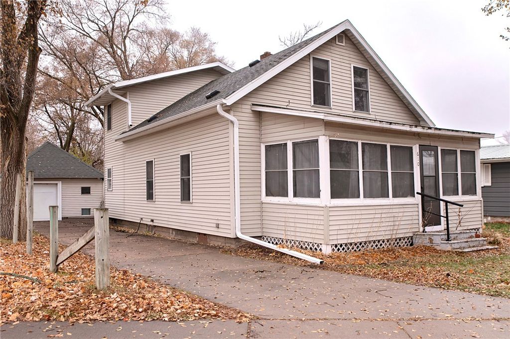 Photo of 610 Truax Boulevard, Eau Claire, WI 54703 (MLS # 1597213)