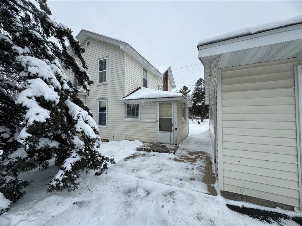 Photo of 803 Jefferson Avenue, Chippewa Falls, WI 54729 (MLS # 1597720)