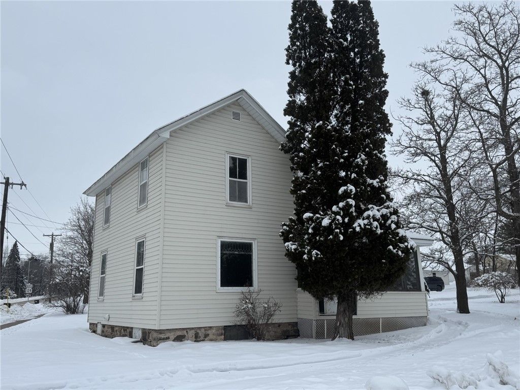 Photo of 803 Jefferson Avenue, Chippewa Falls, WI 54729 (MLS # 1597720)
