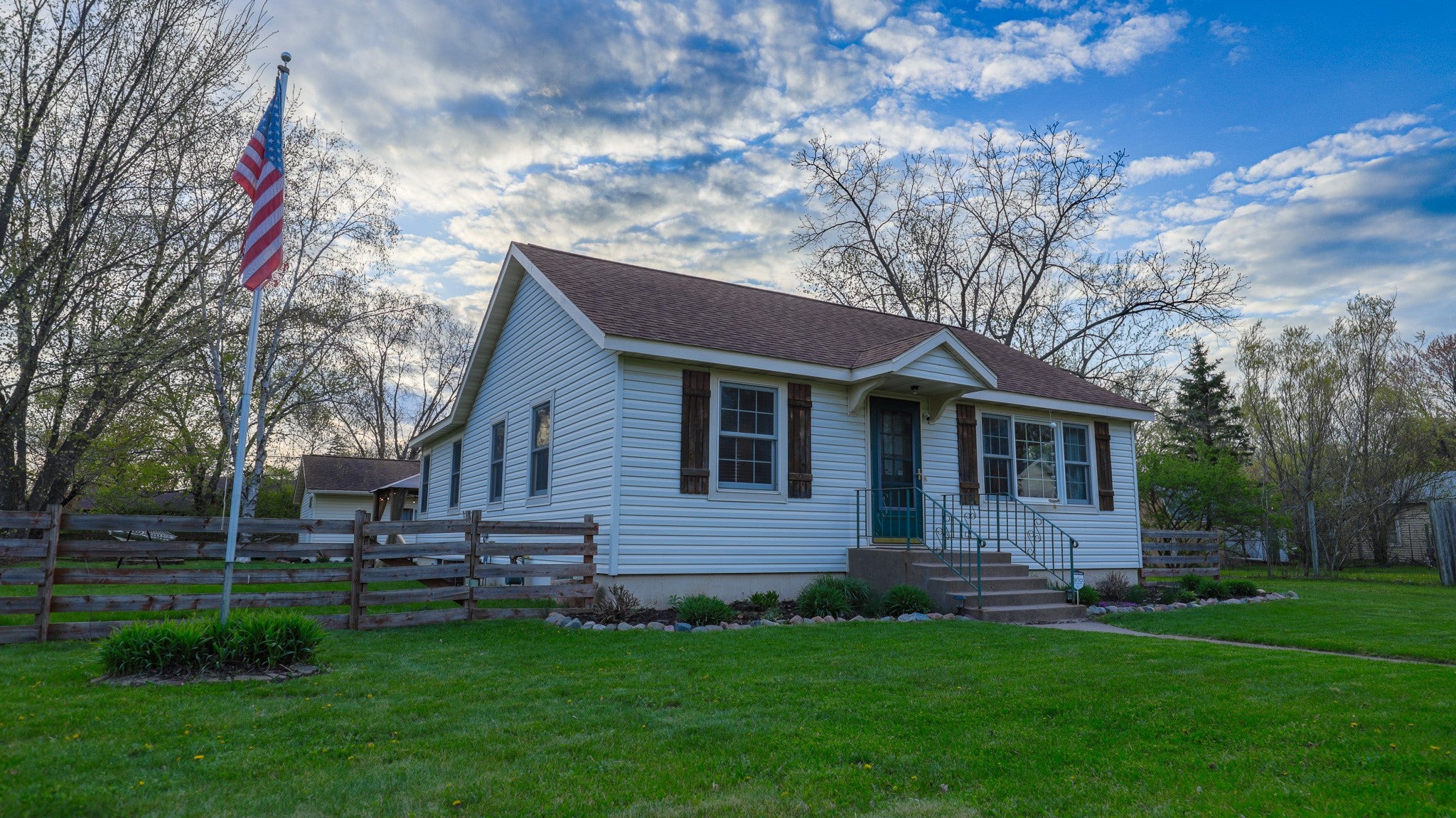 718 Maple Street