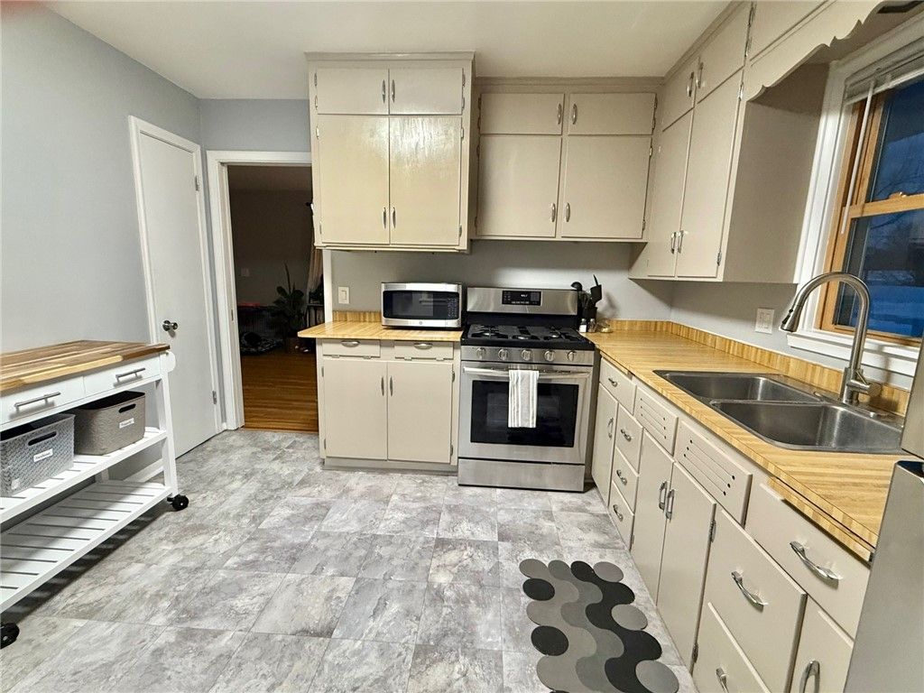 Photo of 1212 Folsom Street, Eau Claire, WI 54703 (MLS # 1597431)