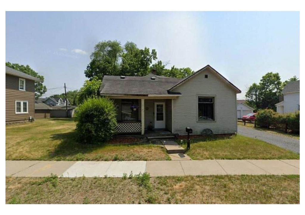 Photo of 817 E Grand Avenue, Eau Claire, WI 54701 (MLS # 1597360)