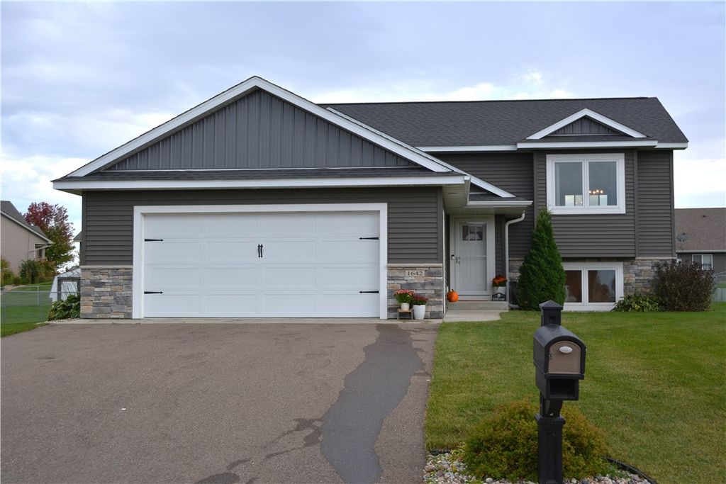 Photo of 1642 Beaver Way, New Richmond, WI 54017 (MLS # 1597862)