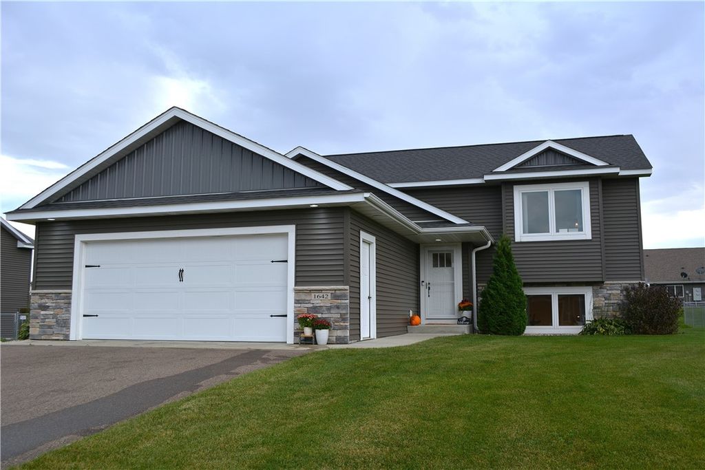 Photo of 1642 Beaver Way, New Richmond, WI 54017 (MLS # 1597862)
