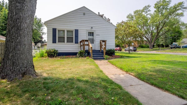 2234 11TH ST # 1-8, EAU CLAIRE, WI 54703 - Image 5cf9c8b094a45ce9e7cd3b625aa01c2b/1145799667