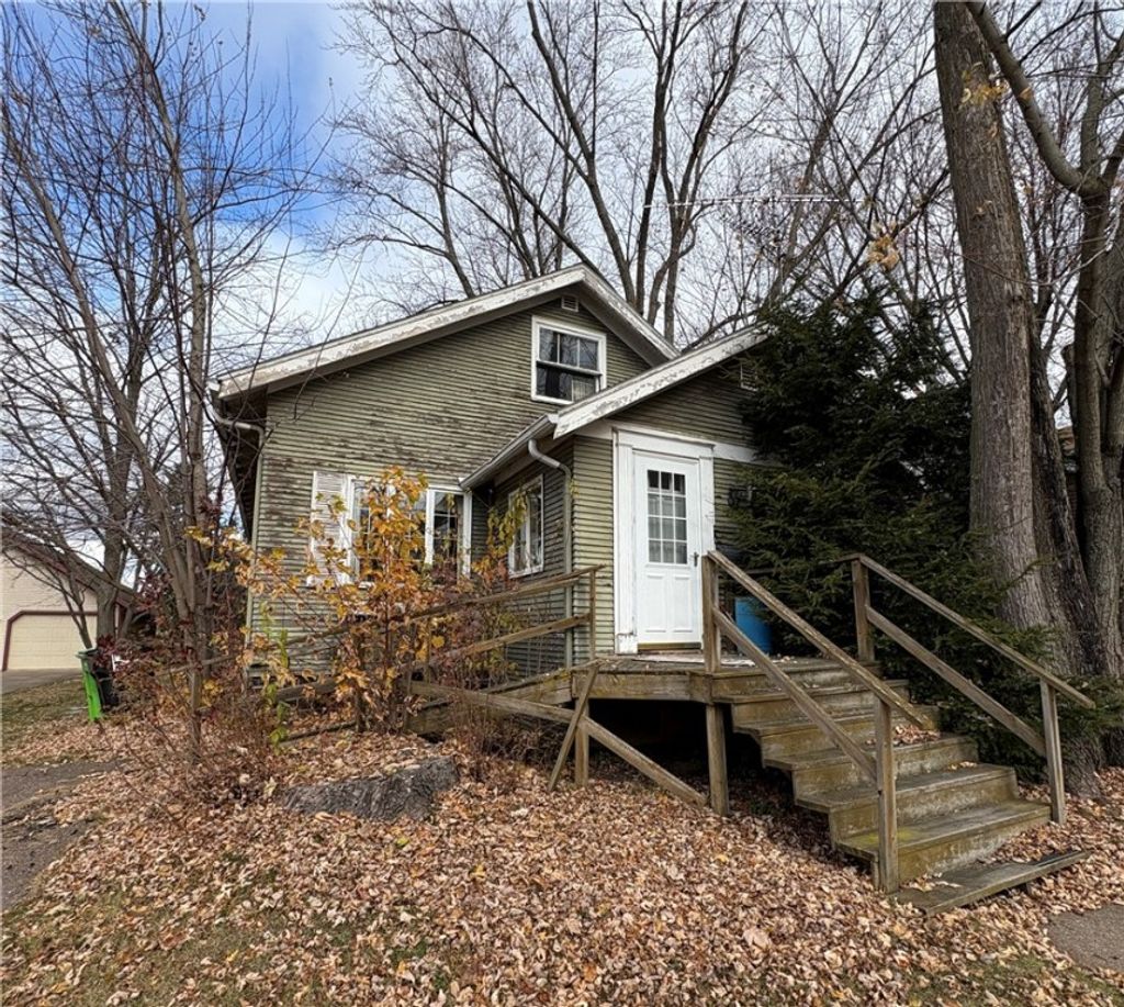 Photo of 306 W Main Street, Thorp, WI 54771 (MLS # 1597686)