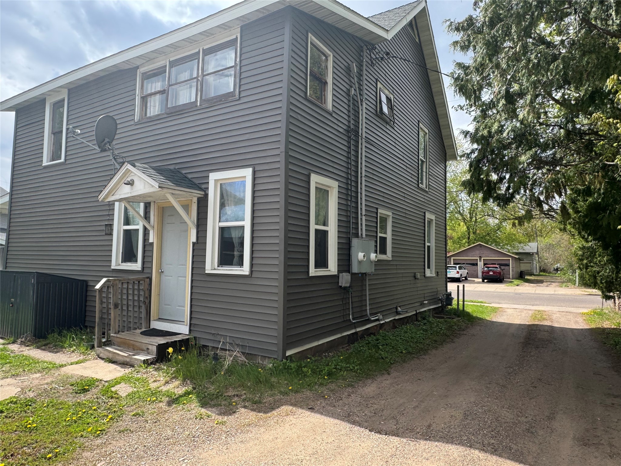 613-613 1/2 E Grand Avenue 1-2