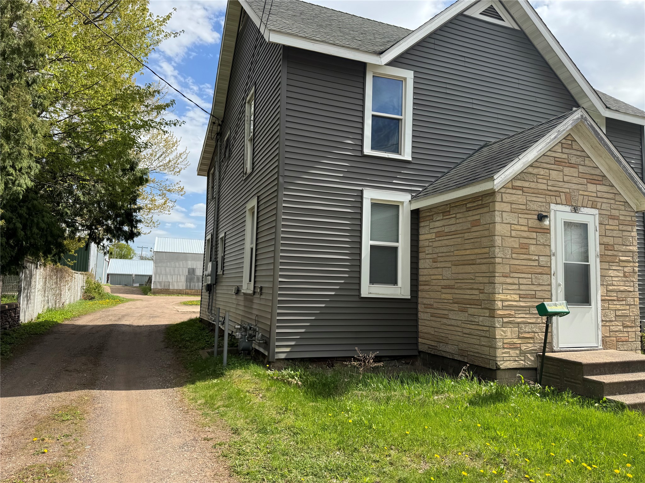 613-613 1/2 E Grand Avenue 1-2