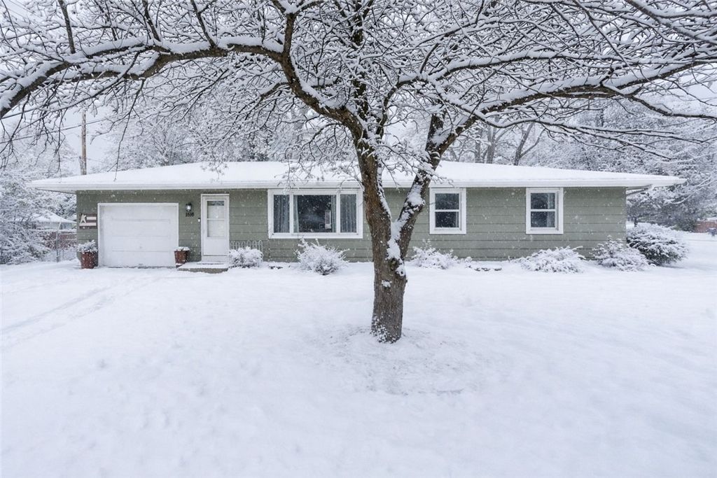 Photo of 1516 Mitscher Avenue, Eau Claire, WI 54701 (MLS # 1597825)