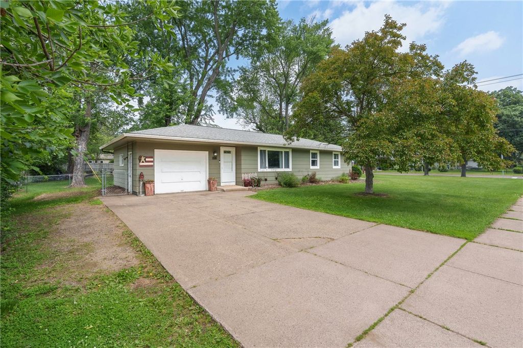Photo of 1516 Mitscher Avenue, Eau Claire, WI 54701 (MLS # 1597825)