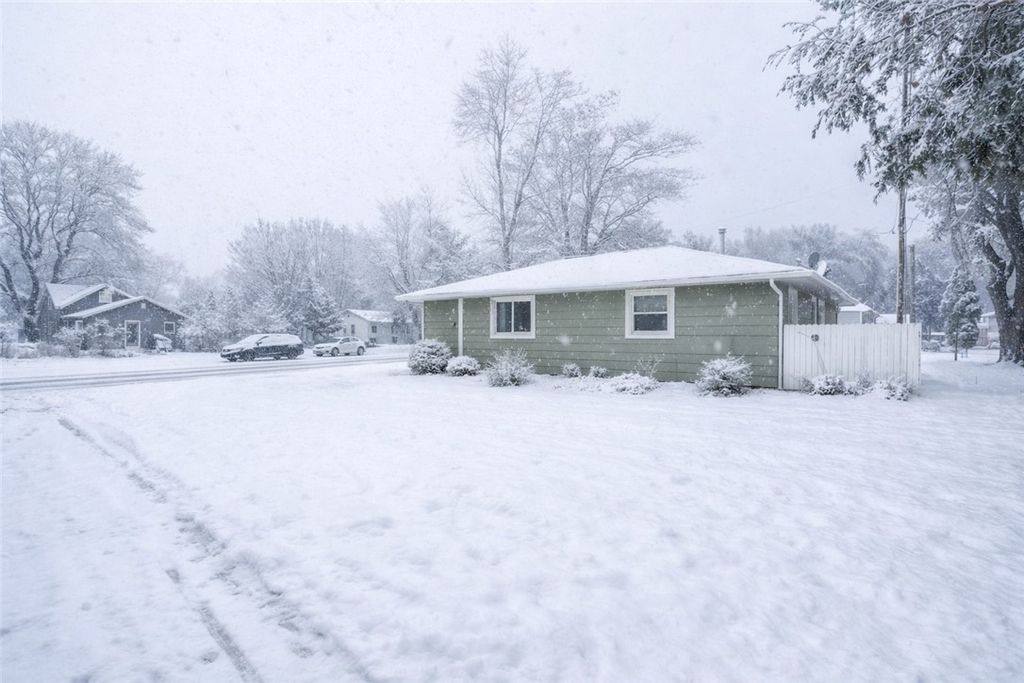 Photo of 1516 Mitscher Avenue, Eau Claire, WI 54701 (MLS # 1597825)