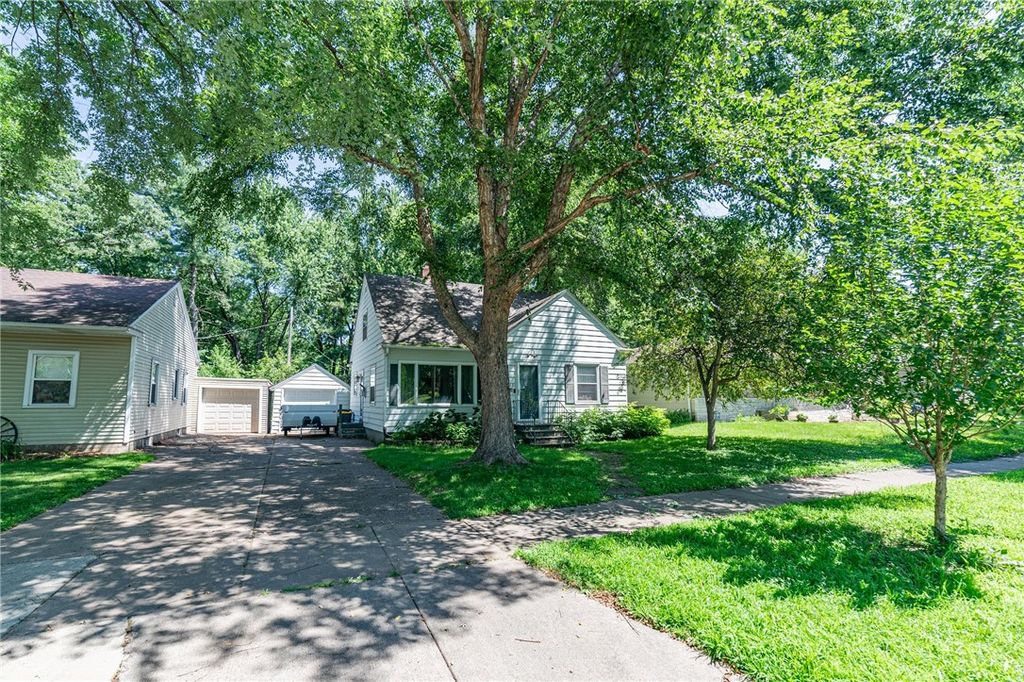 Photo of 632 Gilbert Avenue, Eau Claire, WI 54701 (MLS # 1598208)