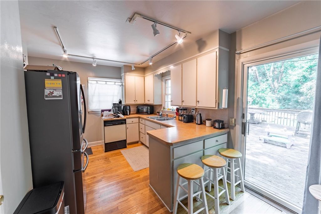 Photo of 632 Gilbert Avenue, Eau Claire, WI 54701 (MLS # 1598208)