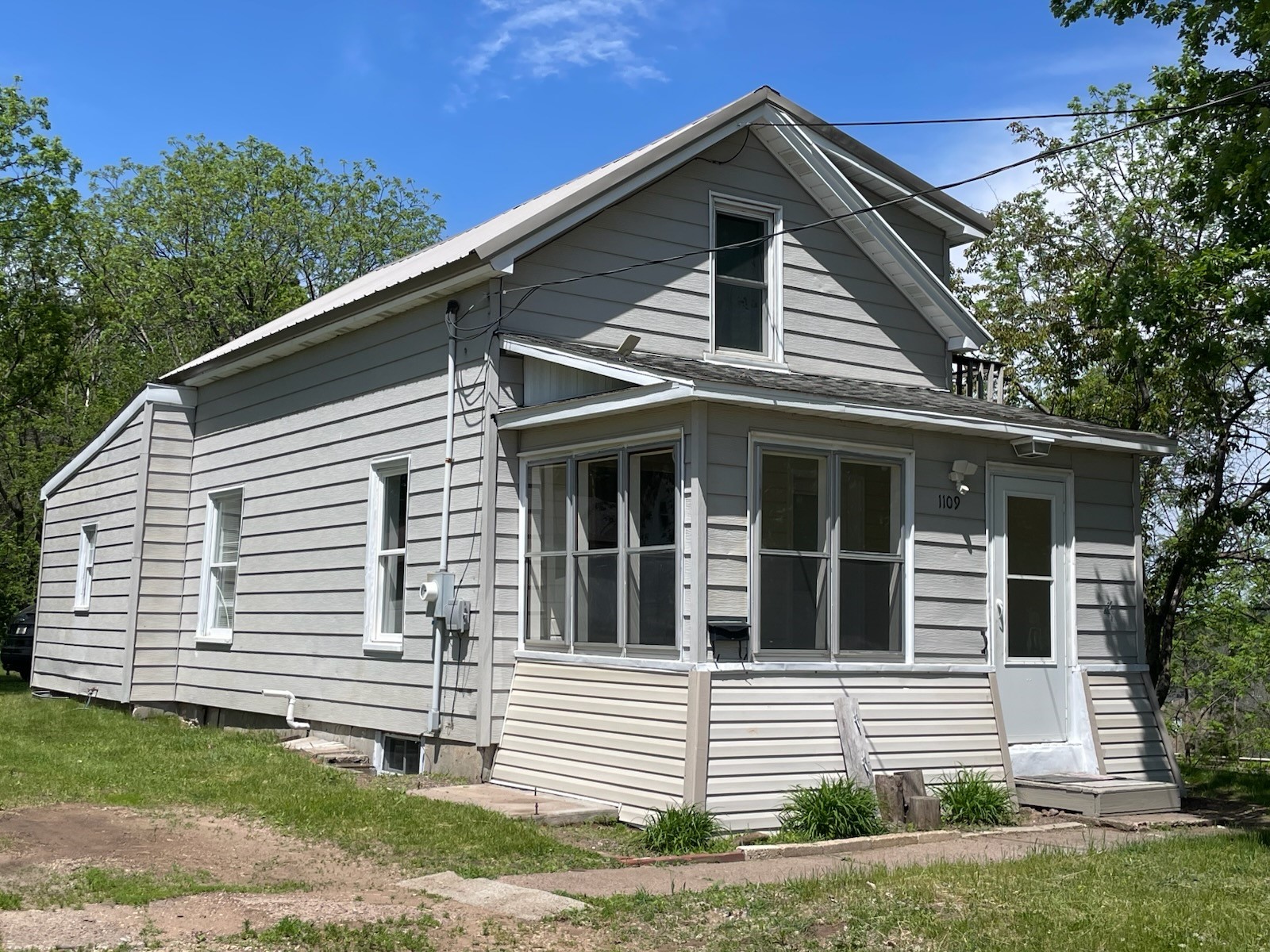 1109 3rd Street W