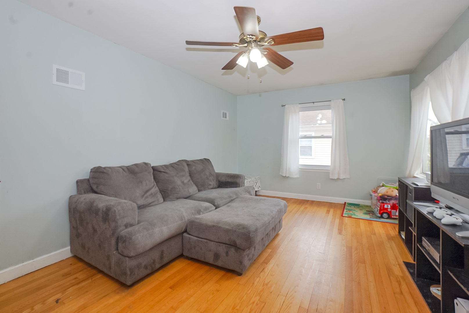 127 W Truman Avenue