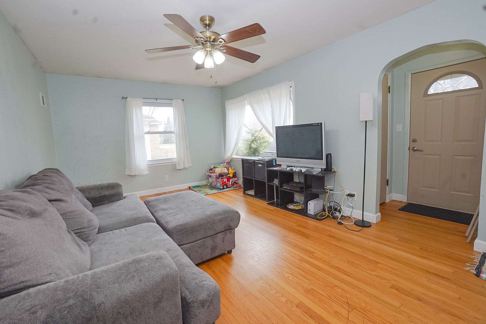 127 W Truman Avenue