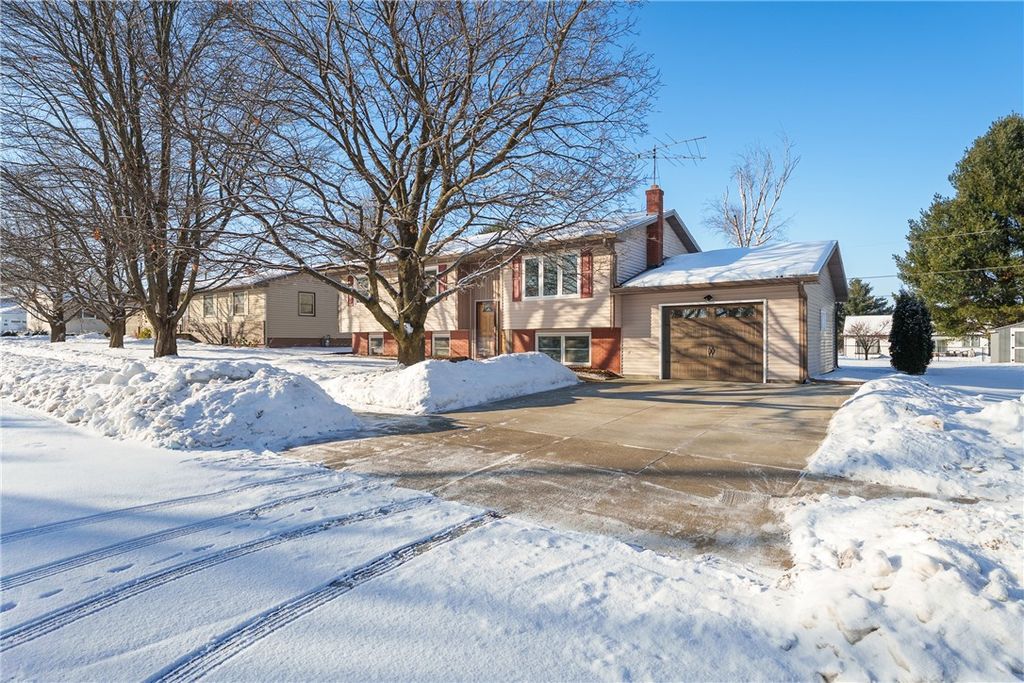 Photo of 711 S Wisconsin Street, Fall Creek, WI 54742 (MLS # 1597840)