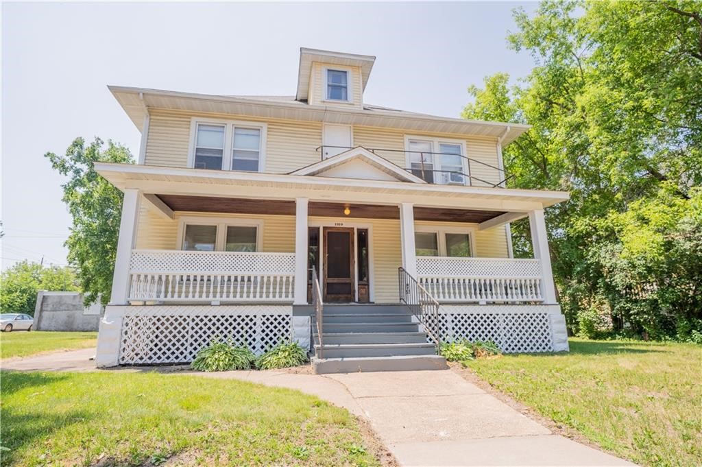 Photo 1 of 40 — 1010 S Farwell Street, Eau Claire, WI 54701