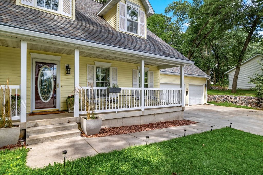 Photo of 318 Paris Place, Eau Claire, WI 54703 (MLS # 1599602)