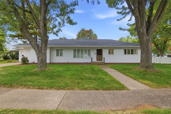 404 W MACARTHUR AVE, EAU CLAIRE, WI 54701 - Image ad634efb79d294f39b524fcadb375e1d/1904306685