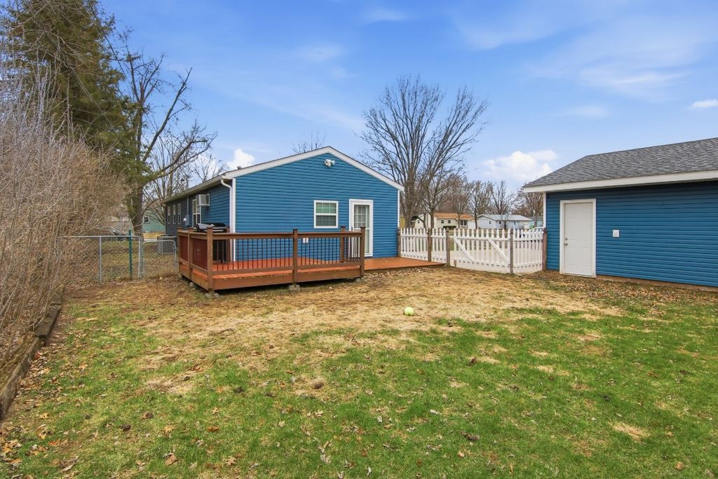 Photo of 211 11th Street W, Altoona, WI 54720 (MLS # 1599885)