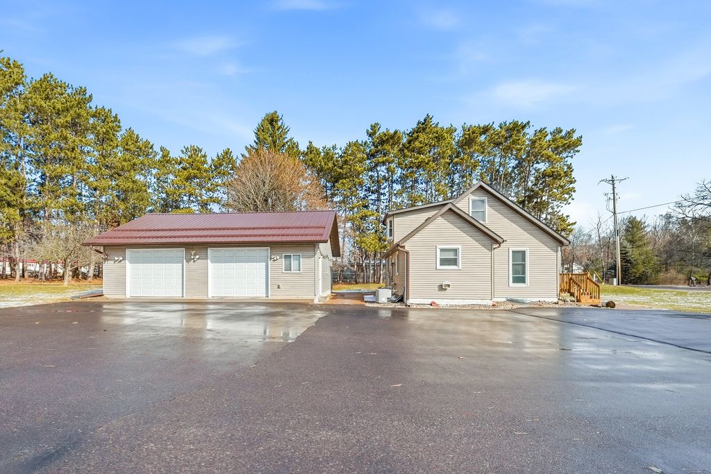 Photo of 1812 Peterson Avenue, Eau Claire, WI 54703 (MLS # 1600032)