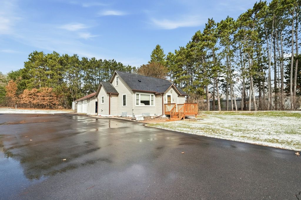 Photo of 1812 Peterson Avenue, Eau Claire, WI 54703 (MLS # 1600032)