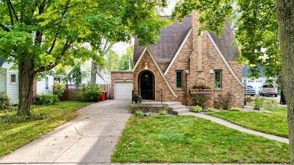 1627 RUST ST, EAU CLAIRE, WI 54701 - Image bda09bed077d52b8e8db33aaaffd2481/291672125
