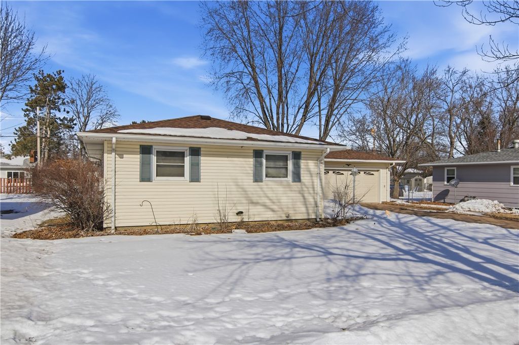 Photo of 922 E Fillmore Avenue, Eau Claire, WI 54701 (MLS # 1598357)