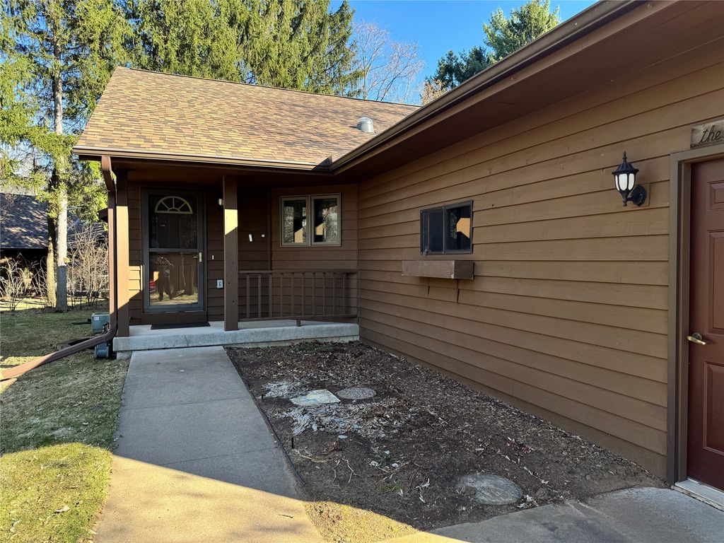 Photo of 945 Cambridge Court, Altoona, WI 54720 (MLS # 1599956)