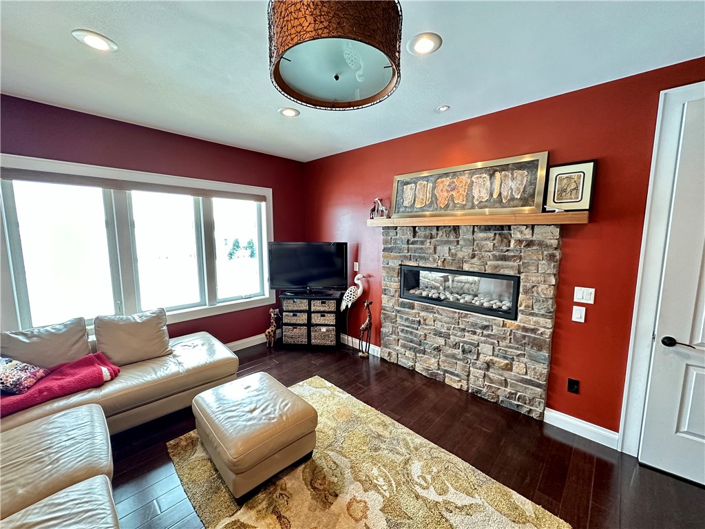 Eau Claire, Wisconsin, 54701, United States, 5 Bedrooms Bedrooms, ,4 BathroomsBathrooms,Residential,Active,2011210