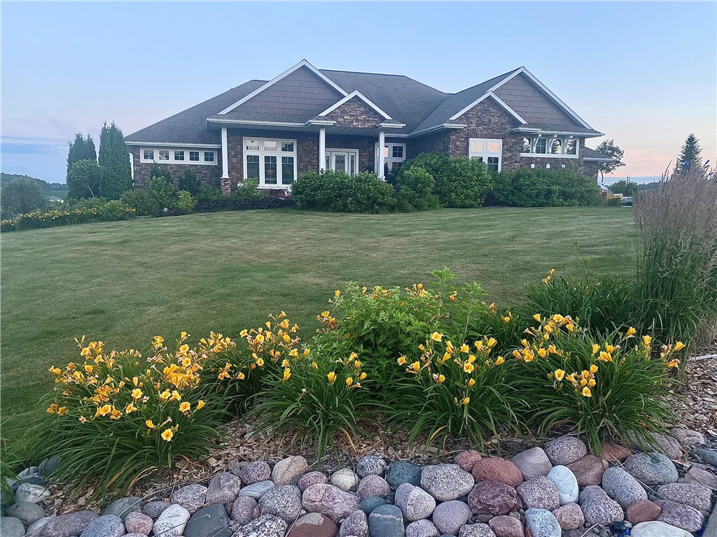 Eau Claire, Wisconsin, 54701, United States, 5 Bedrooms Bedrooms, ,4 BathroomsBathrooms,Residential,Active,2011210