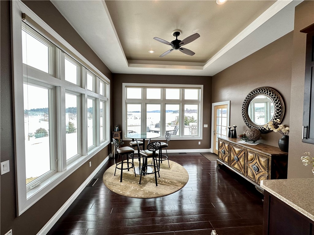 Eau Claire, Wisconsin, 54701, United States, 5 Bedrooms Bedrooms, ,4 BathroomsBathrooms,Residential,Active,2011210
