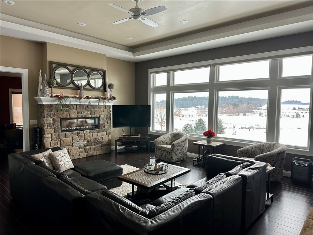 Eau Claire, Wisconsin, 54701, United States, 5 Bedrooms Bedrooms, ,4 BathroomsBathrooms,Residential,Active,2011210