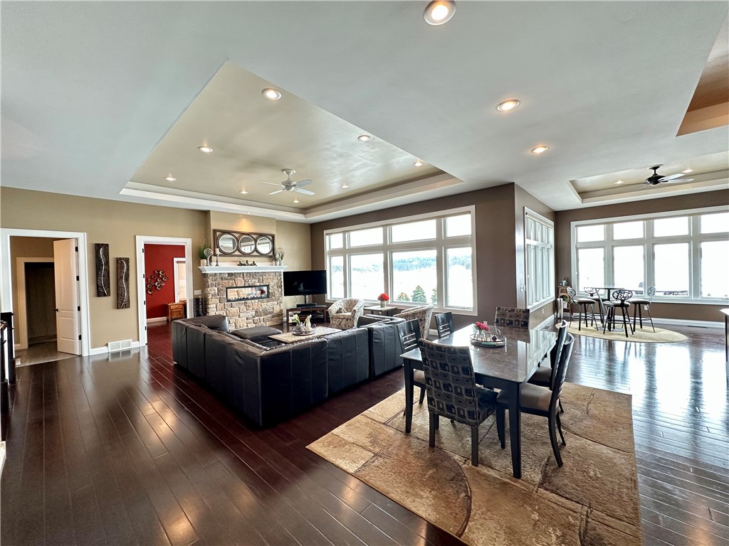 Eau Claire, Wisconsin, 54701, United States, 5 Bedrooms Bedrooms, ,4 BathroomsBathrooms,Residential,Active,2011210