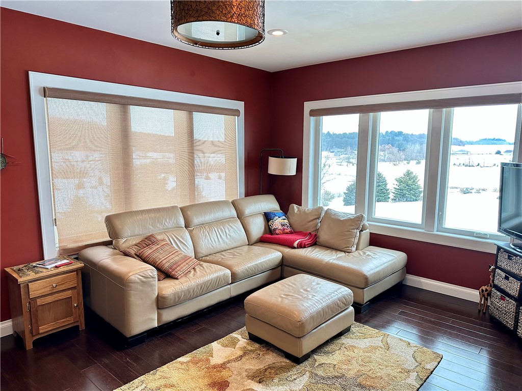 Eau Claire, Wisconsin, 54701, United States, 5 Bedrooms Bedrooms, ,4 BathroomsBathrooms,Residential,Active,2011210
