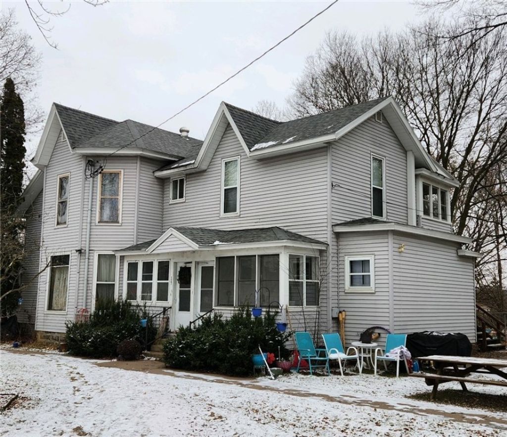 Photo of 127 W Cedar Street 1-5 #1-5, Chippewa Falls, WI 54729 (MLS # 1598073)