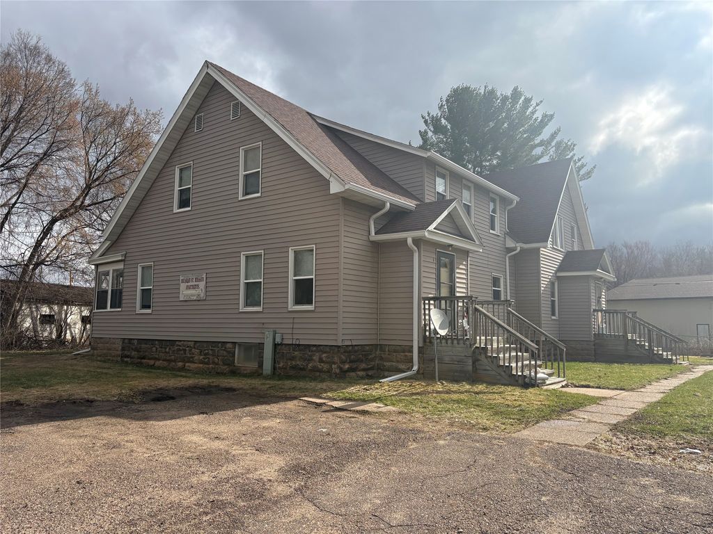 Photo of 109 S Michigan Street 1-4 #1-4, Eau Claire, WI 54703 (MLS # 1599744)