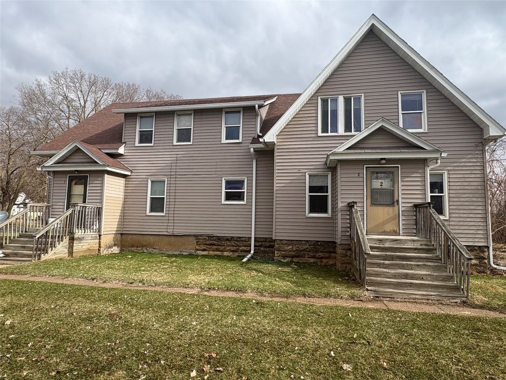 Photo of 109 S Michigan Street 1-4 #1-4, Eau Claire, WI 54703 (MLS # 1599744)