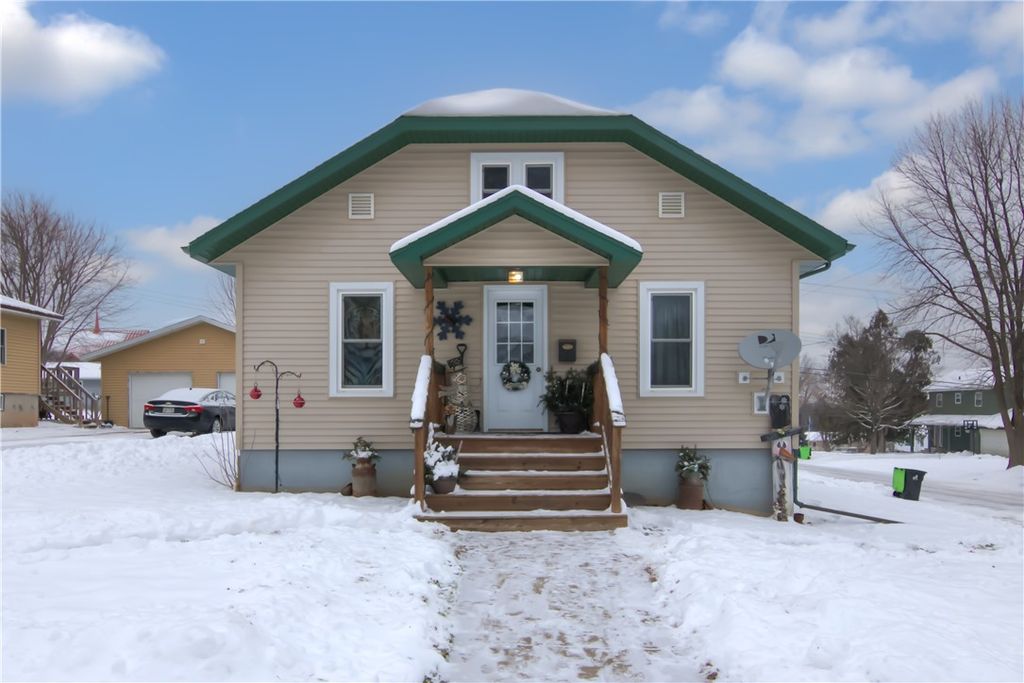 Photo of 701 W 4th Street, Neillsville, WI 54456 (MLS # 1597362)