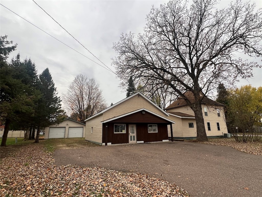 2202 S Broadway Street