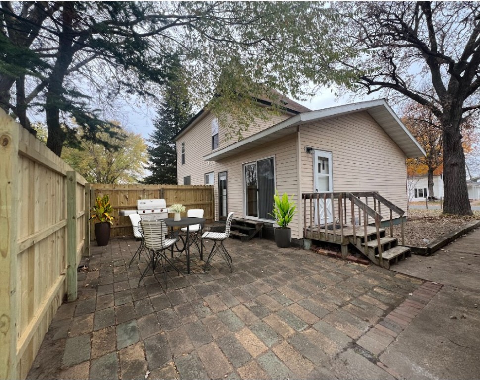 2202 S Broadway Street